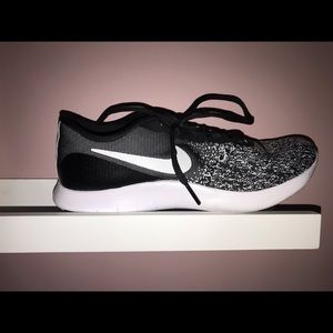 Nike women’s sneakers